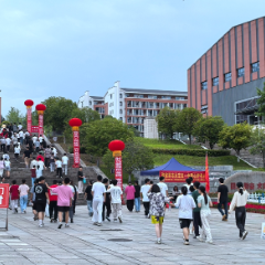 组图丨此时，青春梦想为你闪耀——张家界2025高考首日直击