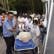 实战砺剑护峰林 应急演练见真章——张家界国家森林公园打响旅游高峰安全“保卫战”
