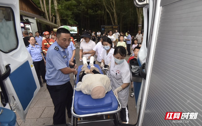 实战砺剑护峰林 应急演练见真章——张家界国家森林公园打响旅游高峰安全“保卫战”