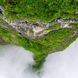 “森”呼吸·清凉“界”丨张家界天门山：避暑胜地的极致体验！