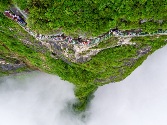“森”呼吸·清凉“界”丨张家界天门山：避暑胜地的极致体验！