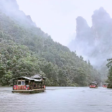 张家界宝峰湖雨后现仙境 高温后美景引游人