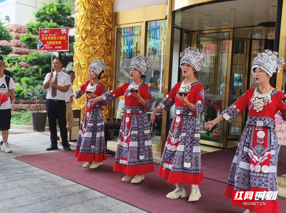 “湘超联赛”永州队抵达，张家界国际大酒店以土家“最高迎宾礼”热情迎接