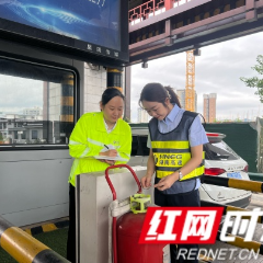 张家界收费站：织密安全防线 护航双节出行