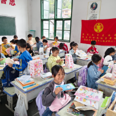 跨越千里传温情!深圳学子与张家界学子书信牵手共筑友谊桥