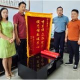 从“维权难”到“数天解”,永定区市场监管局获徐州游客跨城赠旗