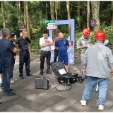 张家界：科技支撑护安全 激光炮清除高空枯枝