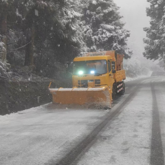 张家界天子山迎跨年瑞雪 冰雪峰林宛如水墨仙境
