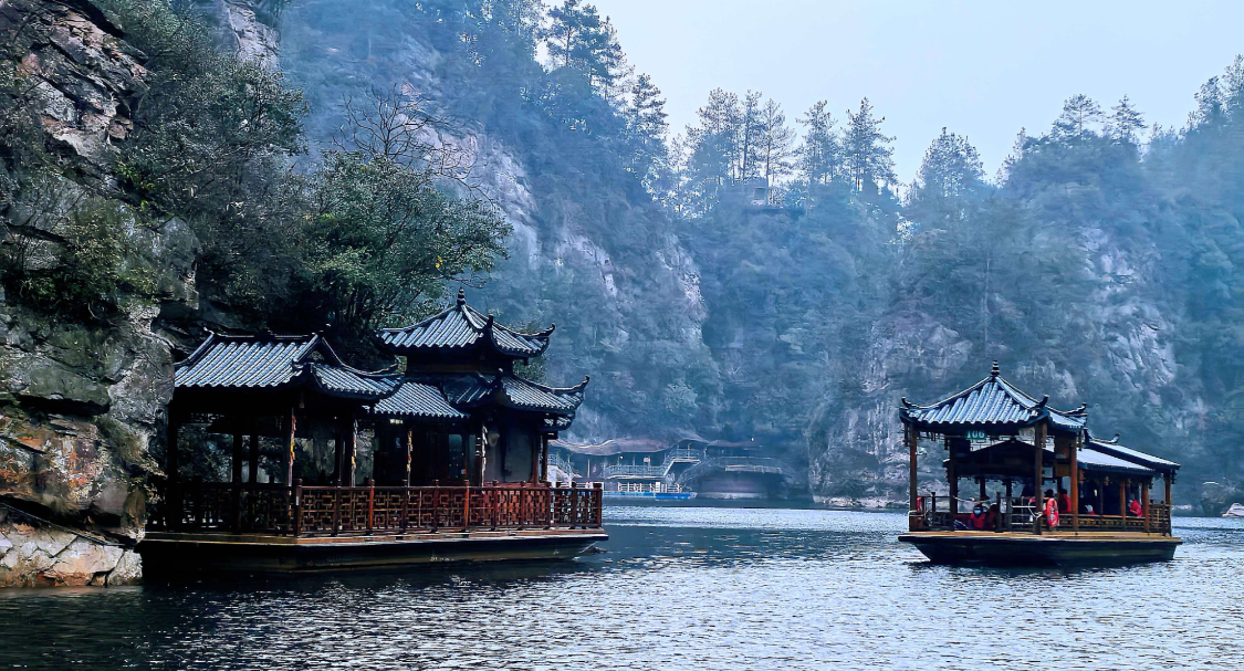 冬游宝峰湖：邂逅碧水青山间的诗意秘境