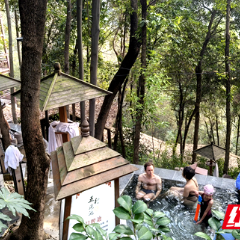 张家界万福温泉元旦小长假迎客超万人 银发亲子自驾游热度攀升