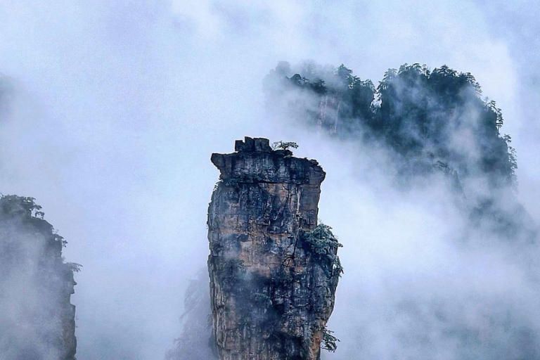峰林云海间的回响：在张家界，听见远山的呼唤