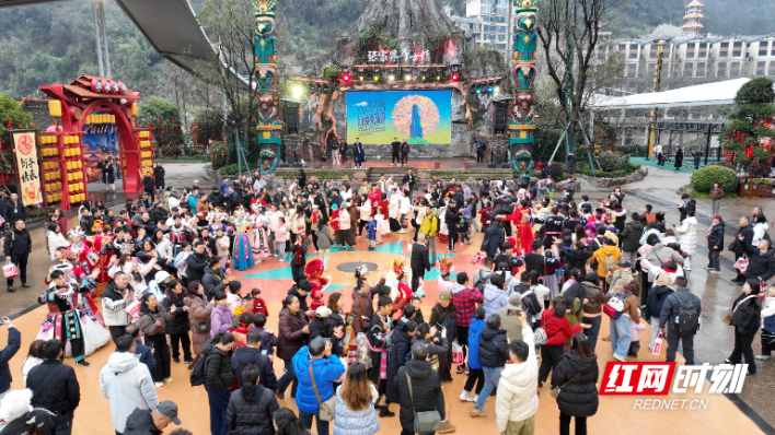 春节游张家界|武陵源景区500多名中外游客过“赶年”
