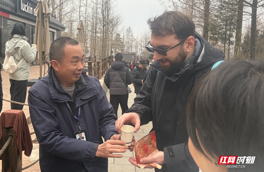 春节游张家界 | 暖心姜茶敬游客 天子山景区年味更有温度