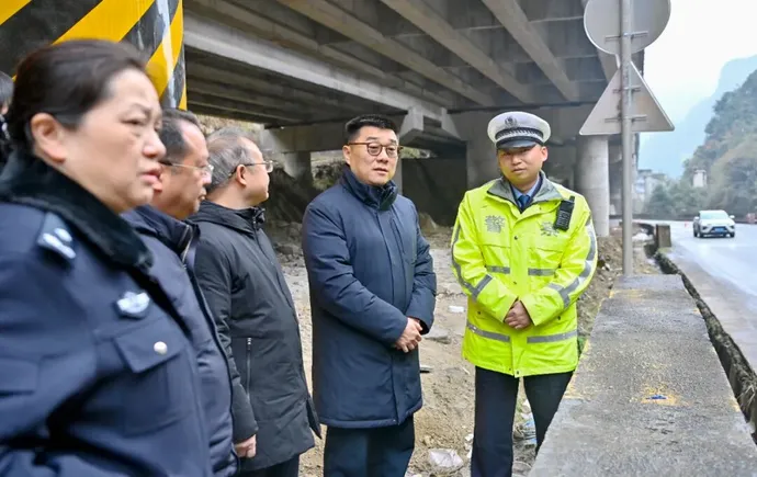 钟君专题调研道路交通安全工作