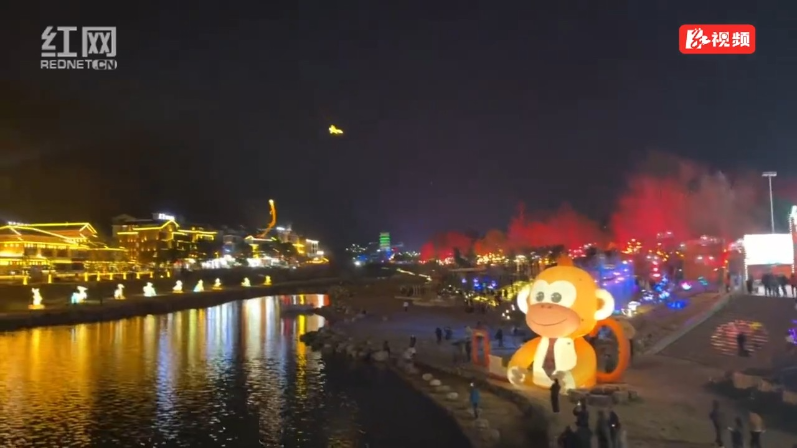 张家界武陵源夜游：金字招牌引客来 烟火夜色留客住