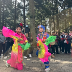 春节游张家界|非遗土家花灯进黄石寨景区 童心传承土家韵