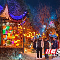 张家界市武陵源区:索溪河文旅公园夜色浪漫引客如潮