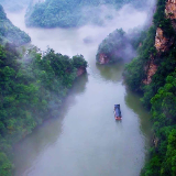 张家界宝峰湖：金蟾衔月映湖光，飞瀑流歌入画来