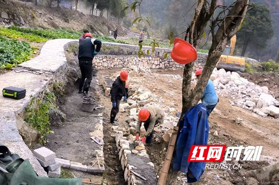 通过以工代赈“小项目” 做实群众增收“大文章”  ——武陵源区以工代赈项目跑出节后“加速度”