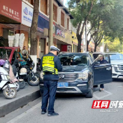 劝！抄！拖！张家界交管一大队对乱停乱摆说“不”