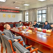 钟君到市信访局坐班接访