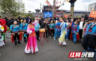 上元灯火耀武陵  镜头定格民俗情