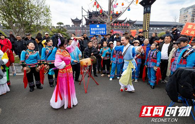 上元灯火耀武陵  镜头定格民俗情