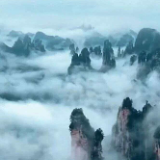 张家界：云漫青山峰叠翠 雨霁惊艳八方客