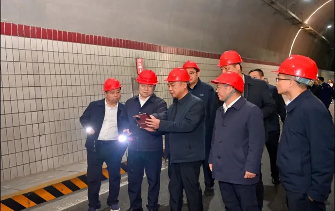 钟君督导隧道安全隐患整治工作