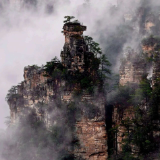 春雨滋润云雾生景,张家界天子山成春日打卡热门地