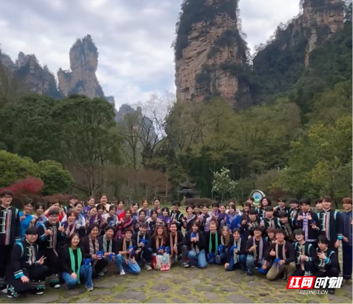 以歌为桥：耶鲁大学Whiffenpoofs合唱团走进张家界国家森林公园