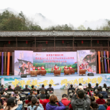 张家界市春季村晚暨武陵山片区马头溪第二届土家山歌传唱与土家服饰走秀活动举行