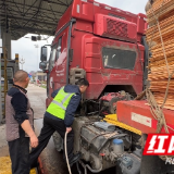 货车“趴窝”收费车道，张家界高速收费员紧急救援化险情