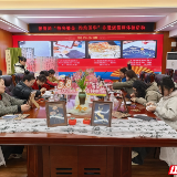 指尖鎏金绽芳华 非遗匠心庆三八——张管局举办非遗烧箔画体验活动