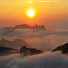 张家界黄石寨景区夕阳云海美景同框