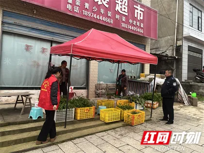 慈利县杨柳铺乡：整治马路市场除隐患 守护乡村道路保平安