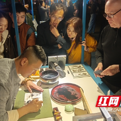 溪畔开集纳雅韵 指尖文创引客来  ——张家界武陵源文艺小集点亮索溪河畔夜经济