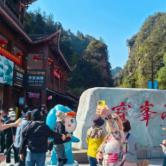 近千名“东北老铁”畅游宝峰湖 张家界春日文旅市场持续升温