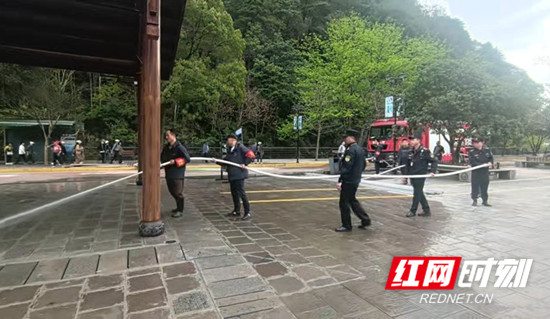 张家界国家森林公园门票站（南门）：节前大扫除+消防演练 筑牢清明出游安全防线