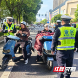 张家界交管一大队:常态化整治“摩电”交通违法行为