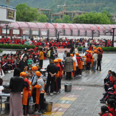 迎“五一”、练技能、品书香、尝烟火——张家界军地小学劳动技能大赛暨美食节让校园飘满成长烟火气