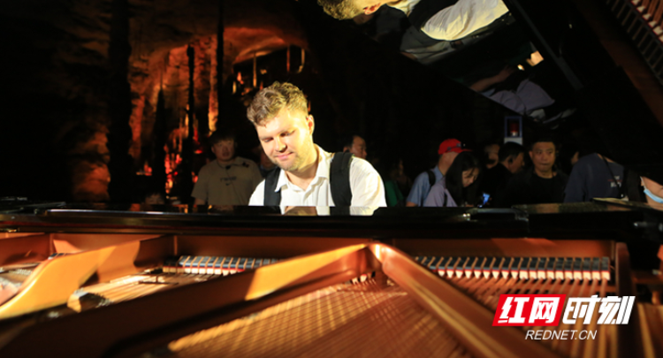 溶洞听天籁，山水奏乐章：黄龙洞景区“五一”国际音乐周即将启幕