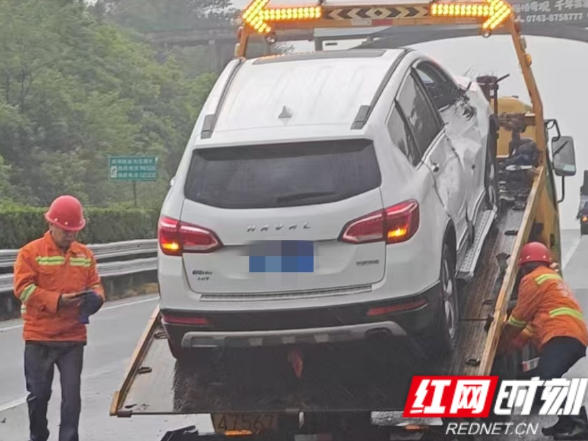 快速！高效！张家界高速25分钟完成事故处置