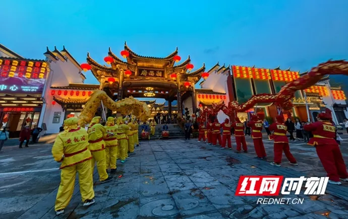 锣鼓喧天祥龙跃，张家界武陵源双龙巡游民俗活动热闹上演