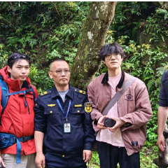 金鞭溪景区工作人员暖心相助 桂林游客手机失而复得