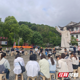 慈利县委党校中青班学员开展乡村振兴“驻点连片”帮扶模式调研