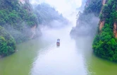 张家界：泛舟烟雨宝峰湖，邂逅初夏治愈山水