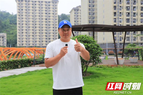 短短几秒,张家界学院谢创老师救下一个孩子!