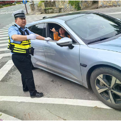 张家界宠游客｜武陵源交警全天候“宠客”  护航五一自驾游