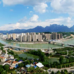 张家界公交驾驶员收班后开私家车送迷路游客 婉拒锦旗感动西安姑娘